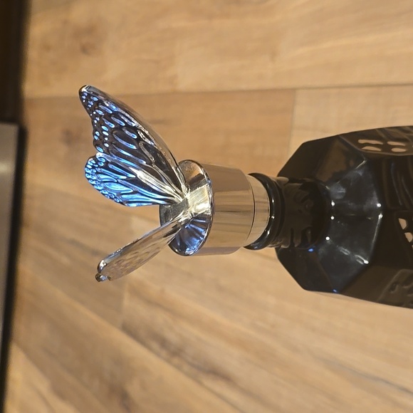 Bufferfly Cannon Tequila Cork Decorative Bottle with Silver Top Empty - Picture 4 of 8